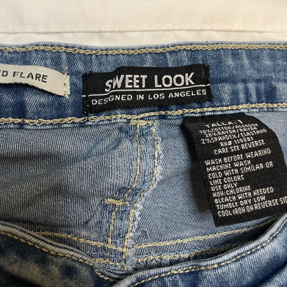 Sweet Look size 1 belted flare light wash jeans - Picture 5 of 7